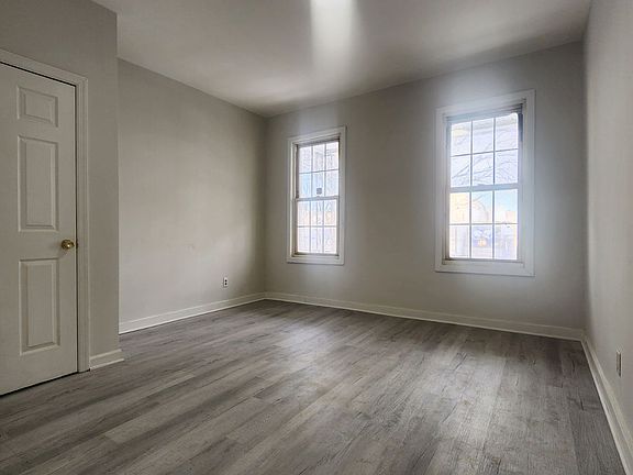 3rd image of 504 Bond St Floor 1