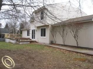 2820 S Commerce Rd, Commerce Township, MI 48390