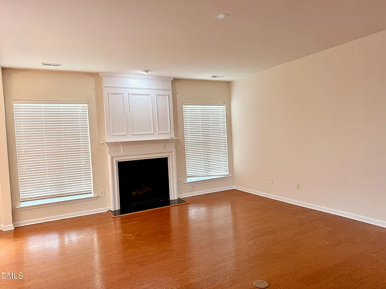 1004 Corwith Dr — Photo 2