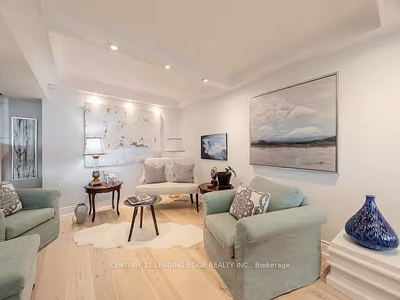 4th image of 380 King St #1805