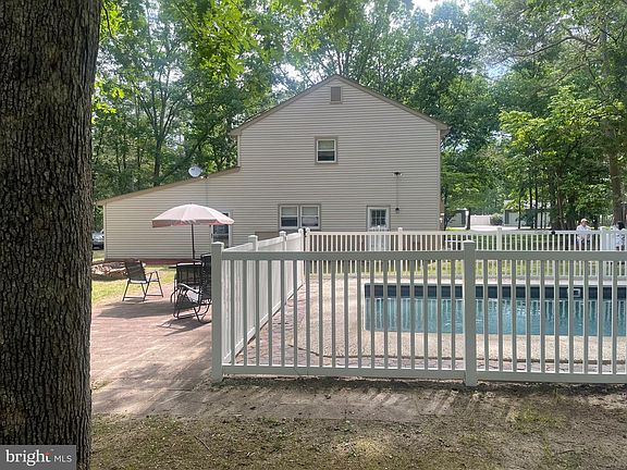 3rd image of 7 Carolyn Ln