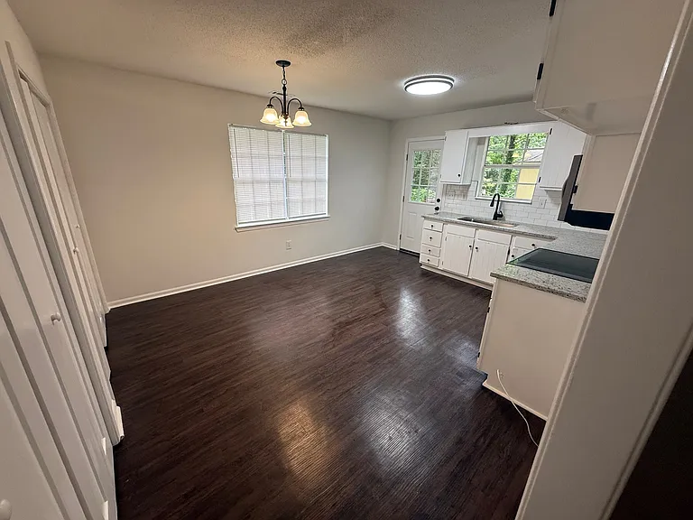 2720 Shoemaker St — Photo 6