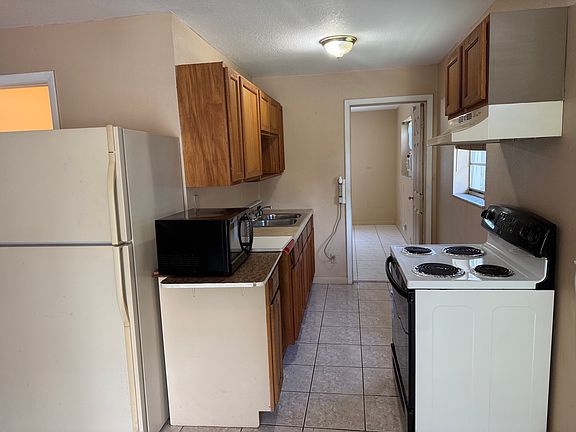2nd image of 1640 NE 32nd Ct