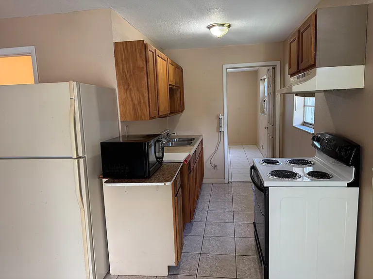 1640 NE 32nd Ct — Photo 2