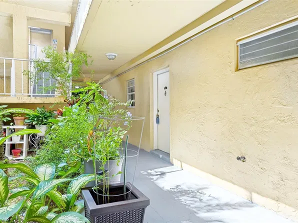 5400 SW 77th Ct APT 1J, Miami, FL 33155