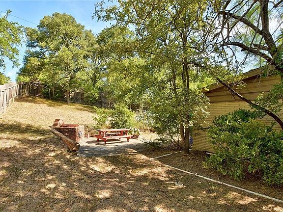 4th image of 2802 Oak Park Dr
