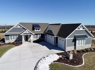 3725 Beachmont Rd, De Pere, WI 54115