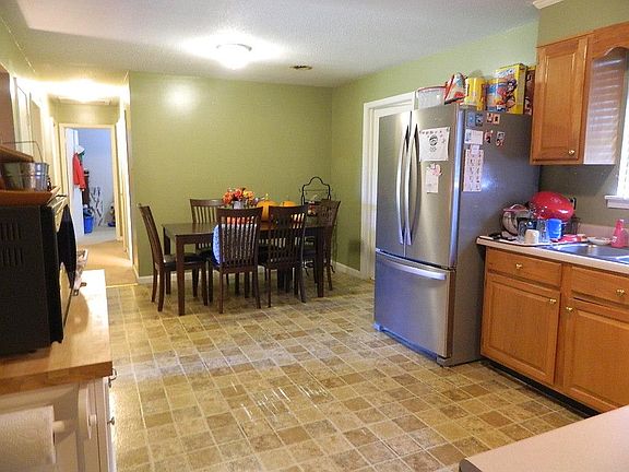 4th image of 72 Eastgate Dr