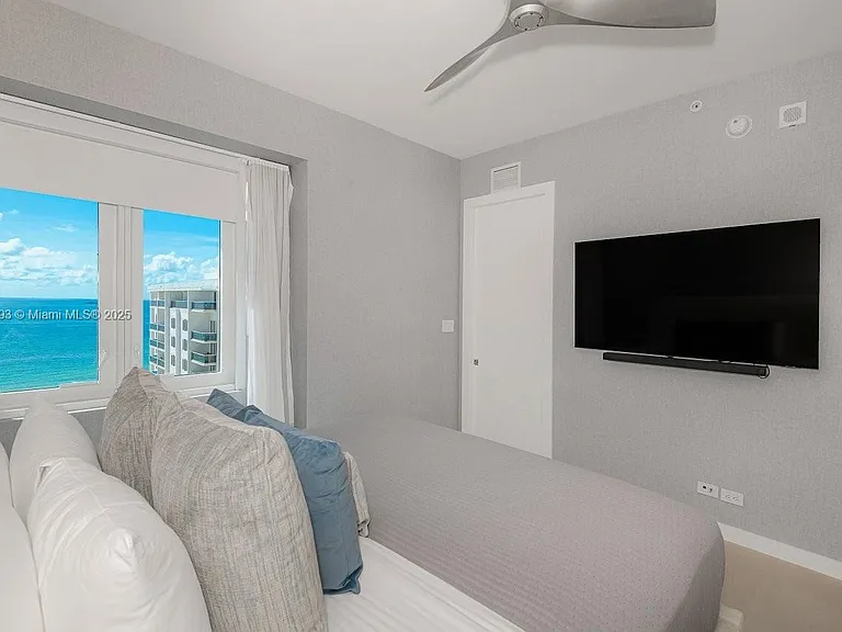 2301 Collins Ave #20 — Photo 17