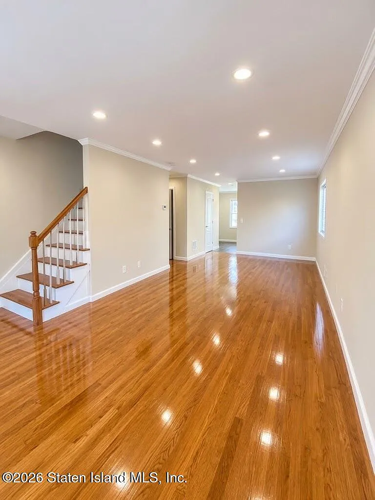 3 bed, 1.5 bath, 2100 sqft, $3,600 — Photo 3