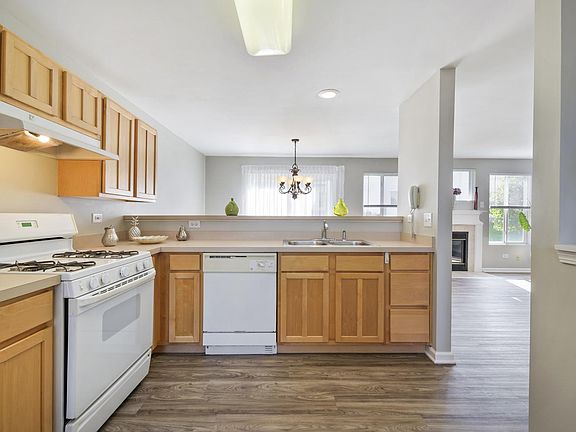 5th image of 602 Springwood Dr #1
