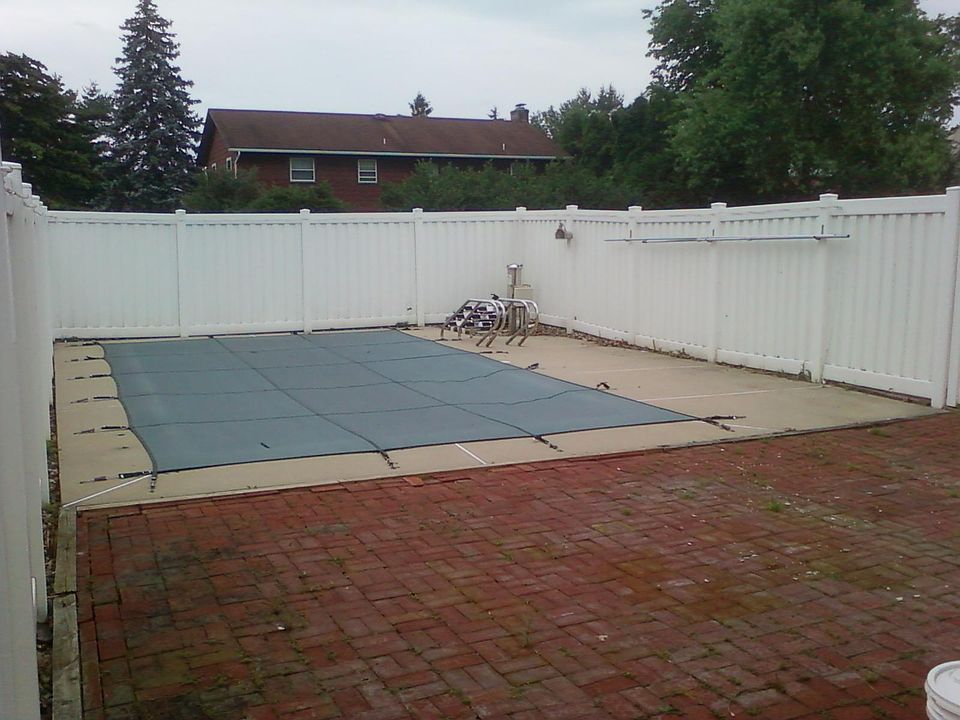 2nd image of 470 Surrey Dr