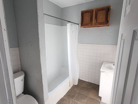2nd image of 3452 W 91st St #Up