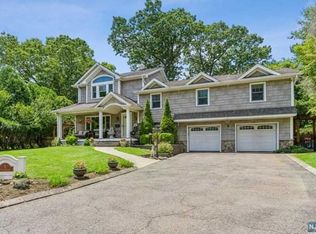 6 Fenway Ct, Cresskill, NJ 07626