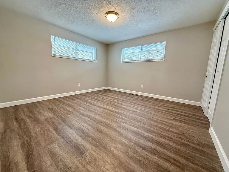 309 Lesher Dr — Photo 17