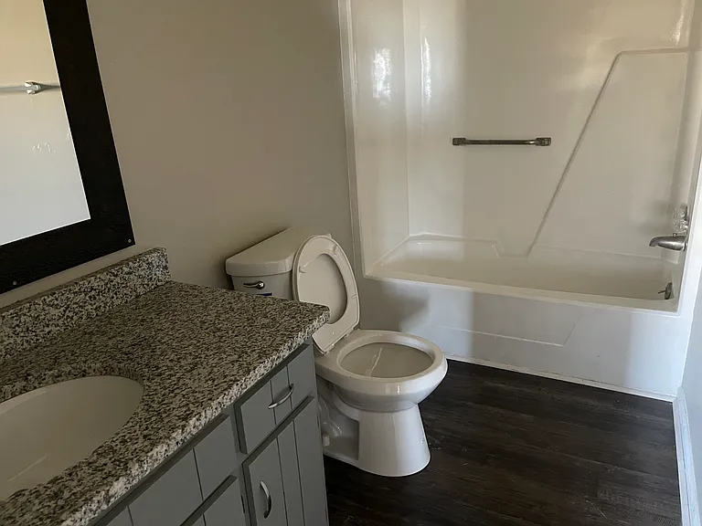 305 Houseal St — Photo 7