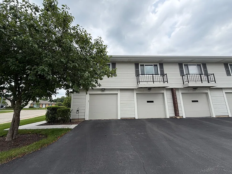 225 Kendrick Ct #225 — Photo 2