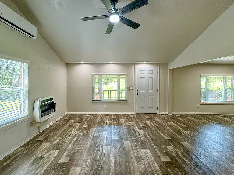 3605 S 29th West Ave — Photo 3