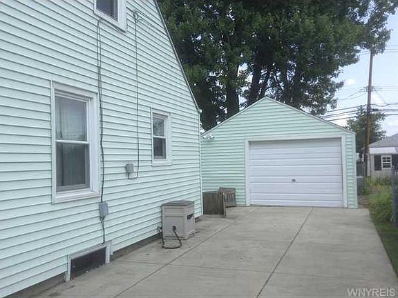 3rd image of 220 Harrison Ave