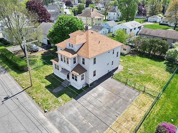 3rd image of 157 Sunnymeade Ave