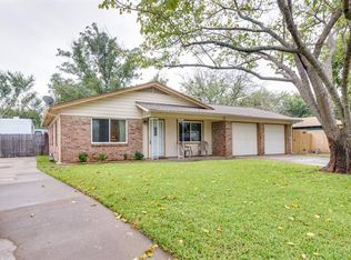 217 Mildred Ln, Benbrook, TX 76126