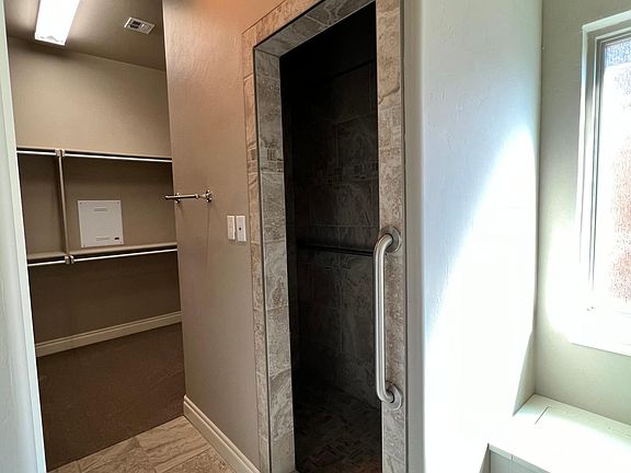 2nd image of 14506 Park Cir