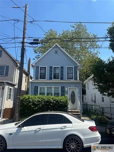 347 David St Photo 1