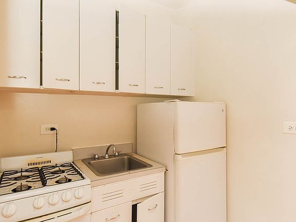 3rd image of 1209 W Sherwin Ave Unit 904