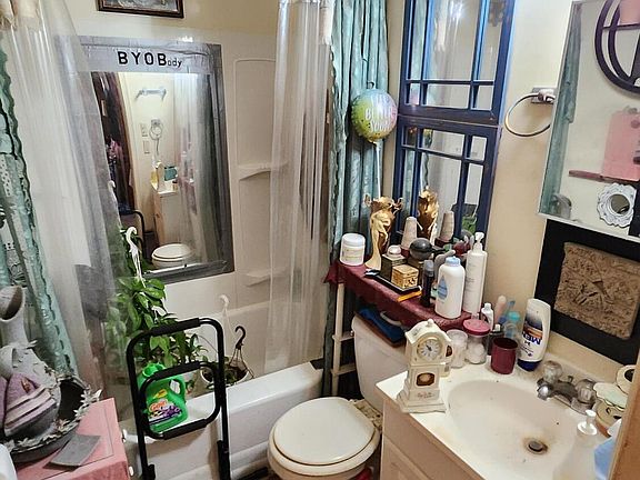 5th image of 4748 Jackson St