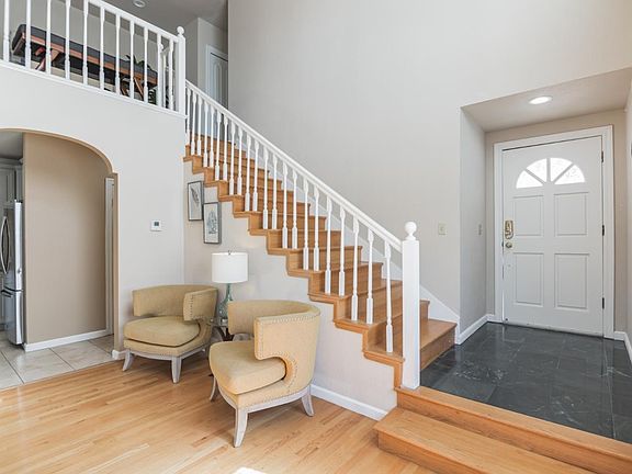 5th image of 586 W Hacienda Ave