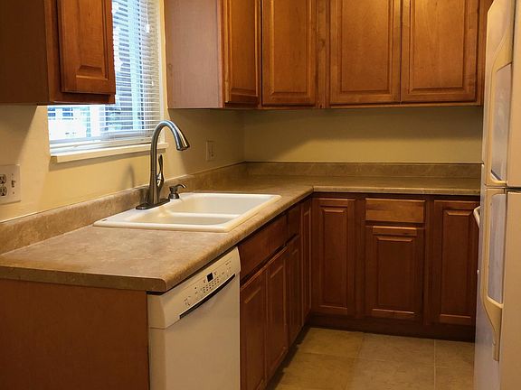 Kitchen- sink & dishwasher