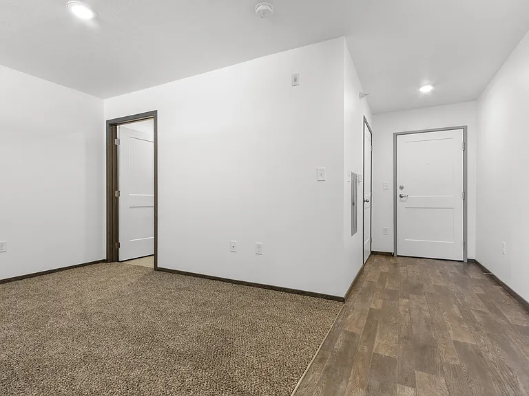Split Rock Village Apartments & Townhomes — Photo 35