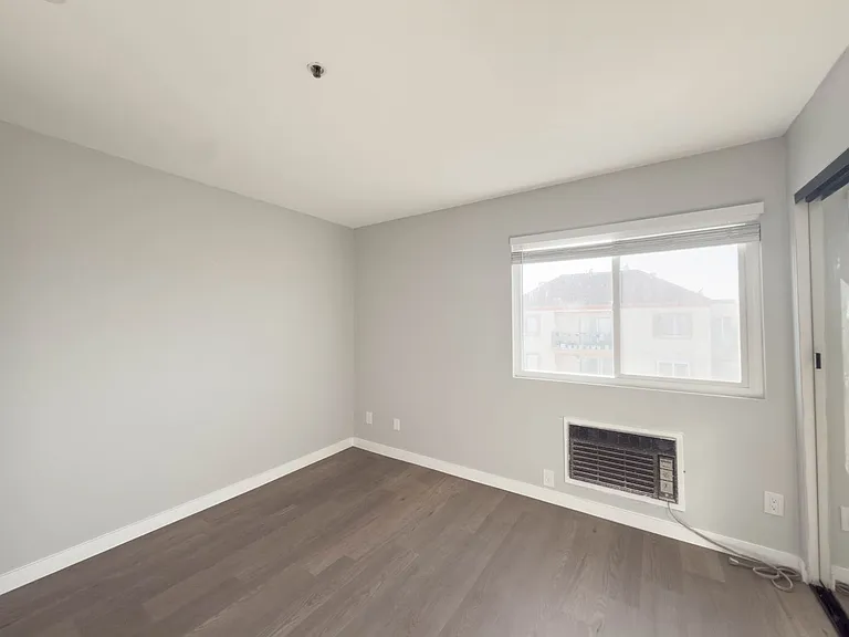 1400 Venice Blvd.- Modern Living in the Heart of Venice Renovated 2 Bedroom Units — Photo 12