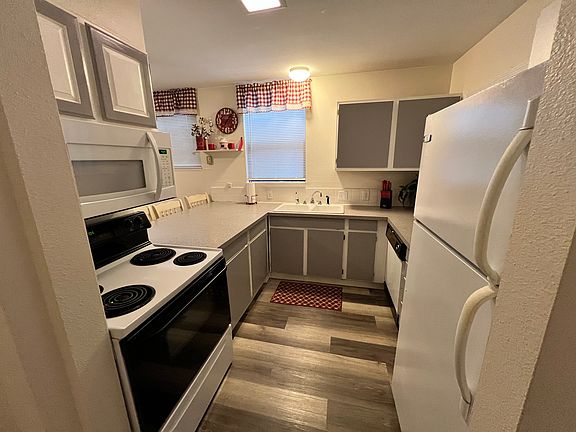 5th image of 211 E 3rd St APT 3
