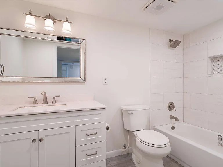 9787 Sawgrass Dr E — Photo 31
