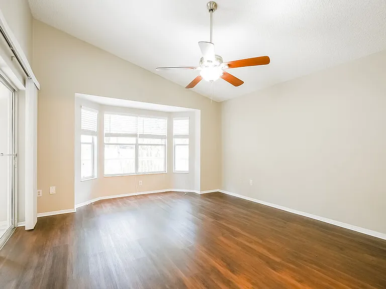 837 Shell Ln — Photo 8