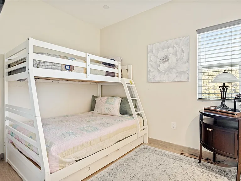 1215 Valley View Dr — Photo 31
