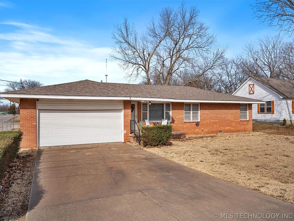 1st image of 2200 E Tuxedo Blvd