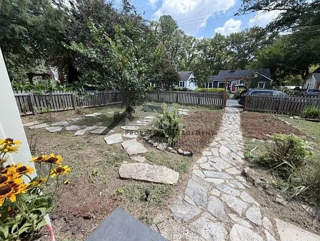 3 bed, 1.0 bath, 1217 sqft, $1,850 — Photo 3