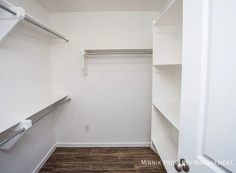2113 N Avenue L — Photo 33