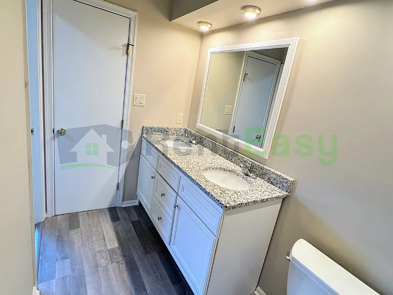 401 Henley Ct #C — Photo 16