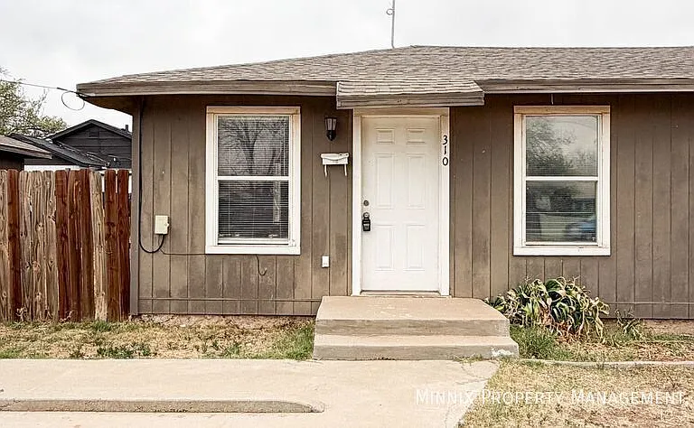 310 E Lynn St — Photo 1