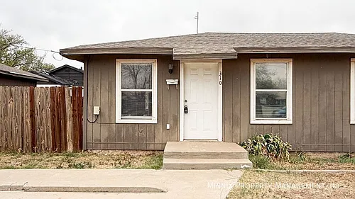 310 E Lynn St Photo 1