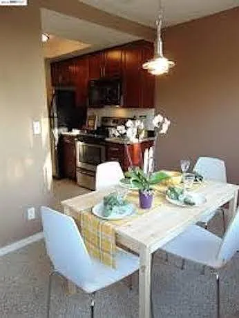 2 bed, 946 sqft, $2,800 — Photo 3