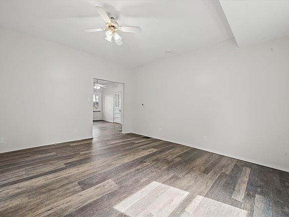 5th image of 105 S Shiawassee St