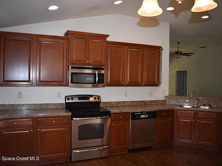 4063 Palladian Way — Photo 10