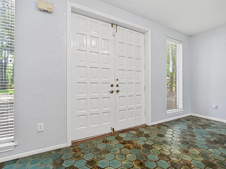 8103 Oak Moss Dr — Photo 8