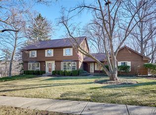 1652 Featherstone Dr, Saint Louis, MO 63131