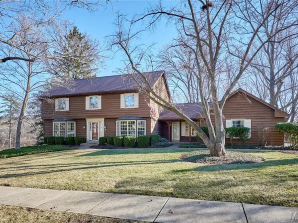 1652 Featherstone Dr, Saint Louis, MO 63131