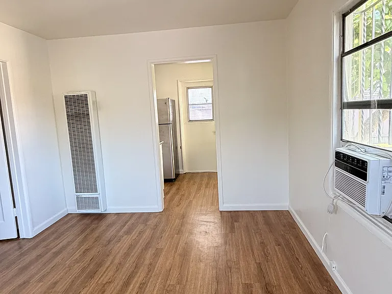 DUPLEX, living room